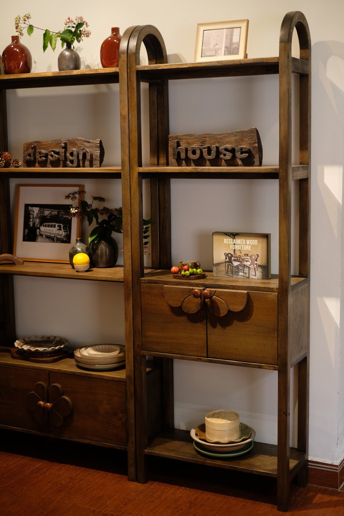 Hoa Mai Shelf