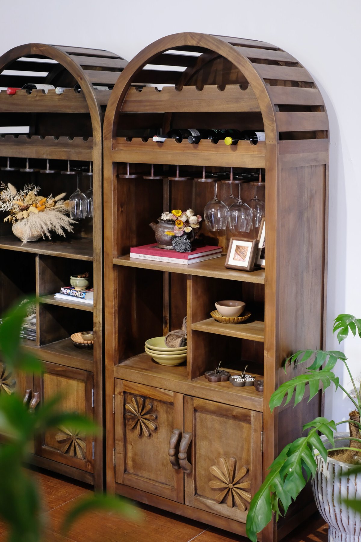 Tủ rượu hoa cúc