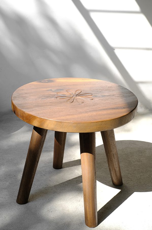 Hoa Cúc Round Table