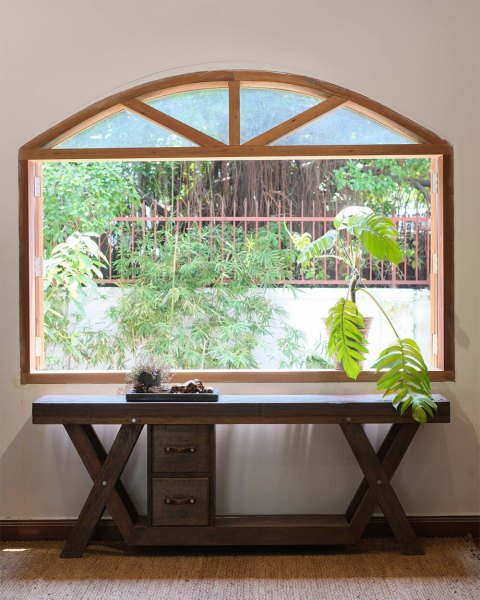 Console chân chữ x