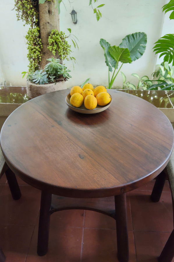 Round Table 003